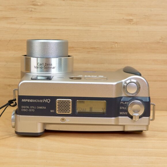 Sony Cybershot DSC-S70 3.3 MP Digital Camera, Carl Zeiss Vario-Sonnar Lens, Made - Picture 6 of 11